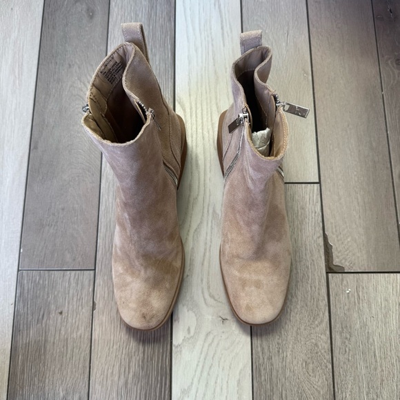 Steve Madden Tan Ankle Booties with Elastic Panels - Picture 3 of 9